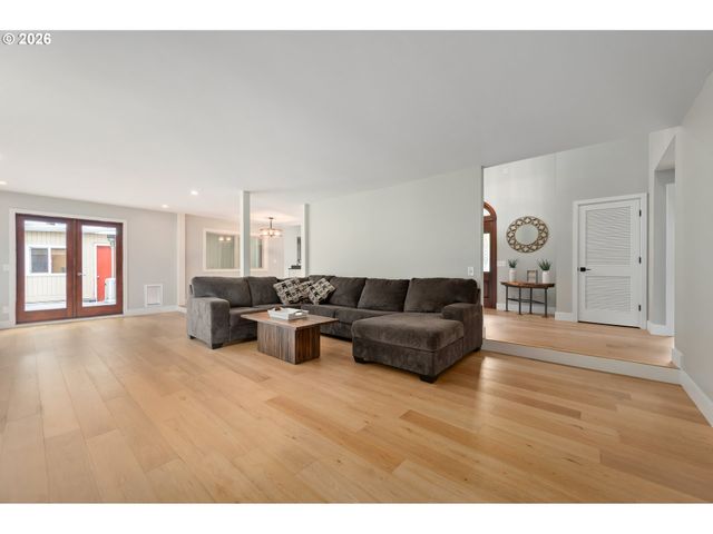 2742 WINGATE St, Eugene, OR 97408