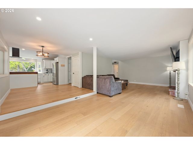 2742 WINGATE St, Eugene, OR 97408