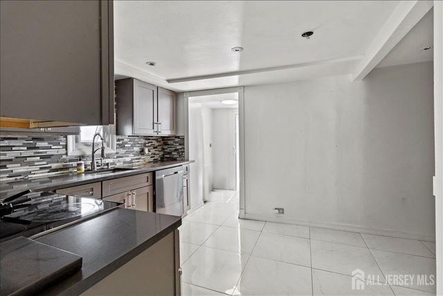 199 Grove Avenue, Woodbridge Proper, NJ 07095