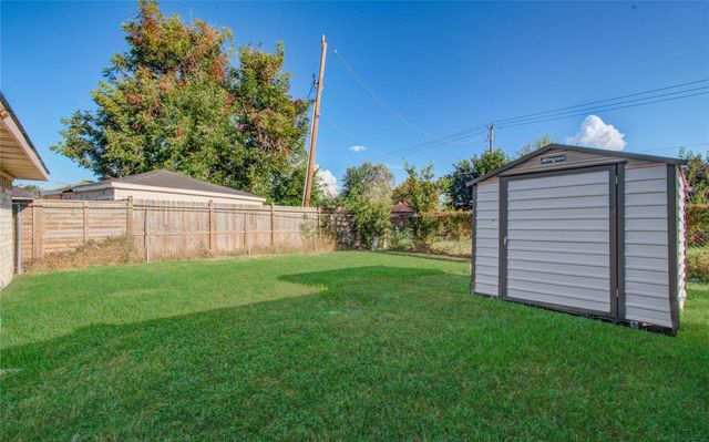 11323 Sageking Dr Drive, Houston, TX 77089