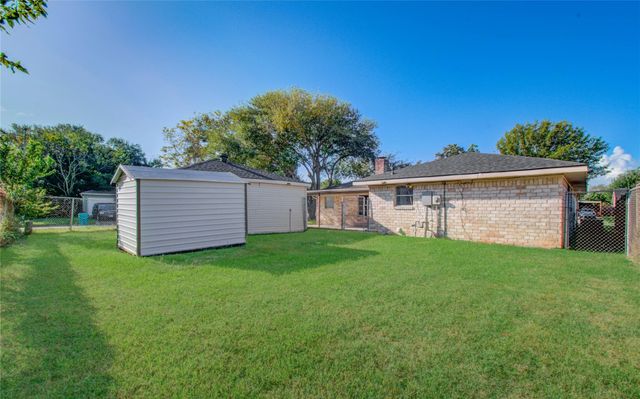 11323 Sageking Dr Drive, Houston, TX 77089