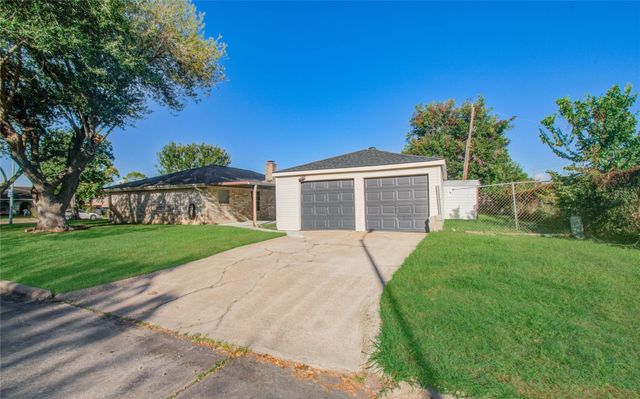 11323 Sageking Dr Drive, Houston, TX 77089