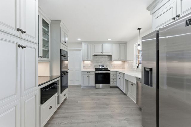 302 Dow Dr, Shelbyville, TN 37160