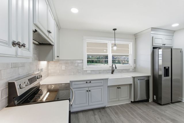 302 Dow Dr, Shelbyville, TN 37160