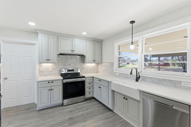 302 Dow Dr, Shelbyville, TN 37160