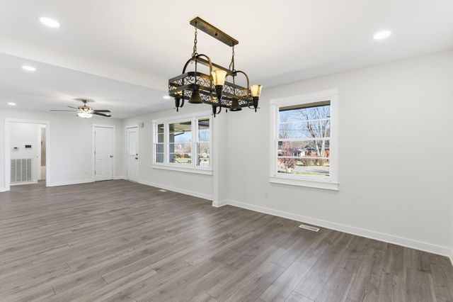 302 Dow Dr, Shelbyville, TN 37160