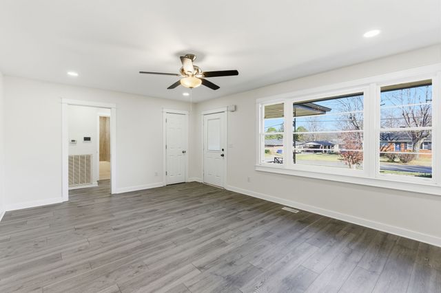 302 Dow Dr, Shelbyville, TN 37160