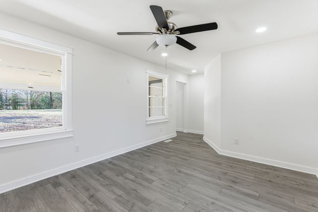 302 Dow Dr, Shelbyville, TN 37160