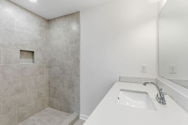 302 Dow Dr, Shelbyville, TN 37160