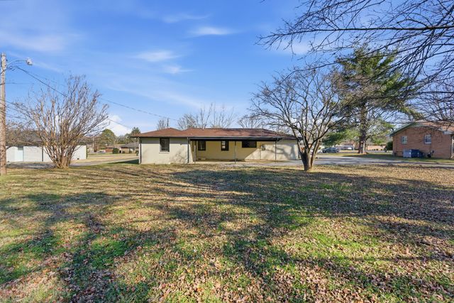302 Dow Dr, Shelbyville, TN 37160