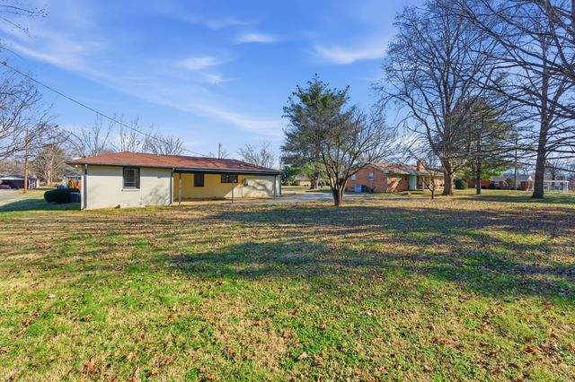 302 Dow Dr, Shelbyville, TN 37160