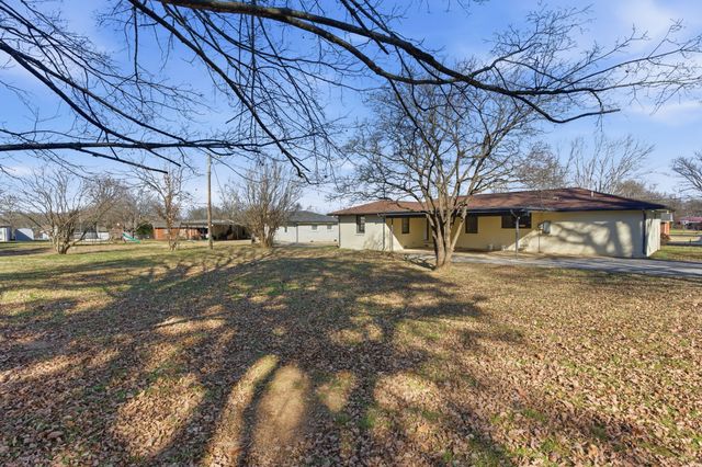 302 Dow Dr, Shelbyville, TN 37160