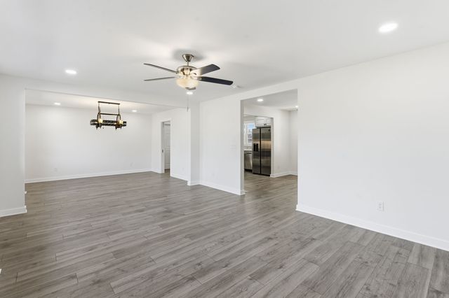 302 Dow Dr, Shelbyville, TN 37160