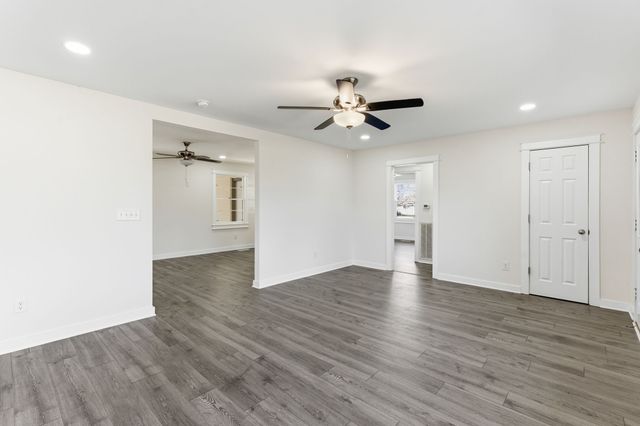 302 Dow Dr, Shelbyville, TN 37160