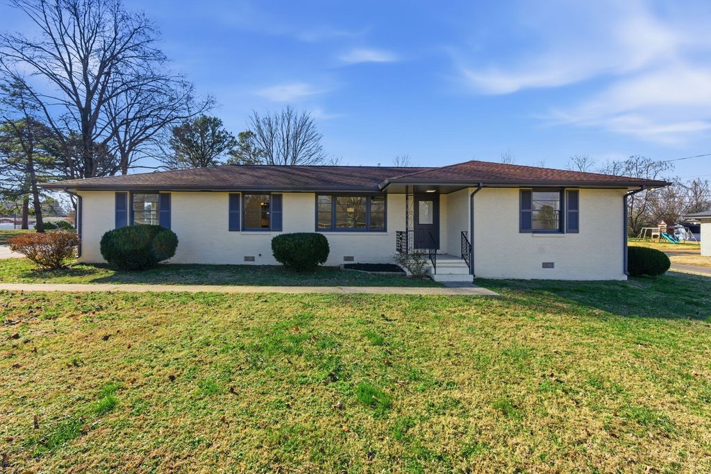 302 Dow Dr, Shelbyville, TN 37160