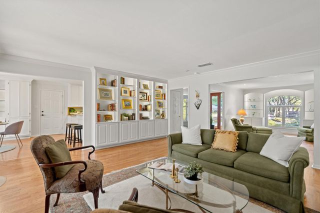 7111 Sungate DR, Austin, TX 78731