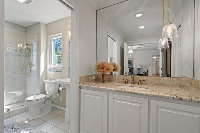 7111 Sungate DR, Austin, TX 78731