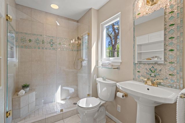 7111 Sungate DR, Austin, TX 78731