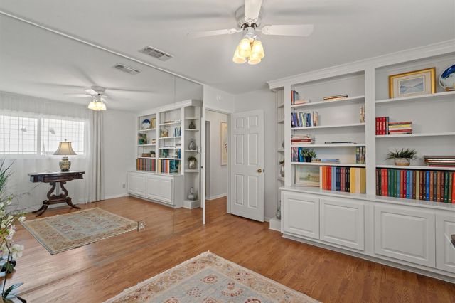 7111 Sungate DR, Austin, TX 78731