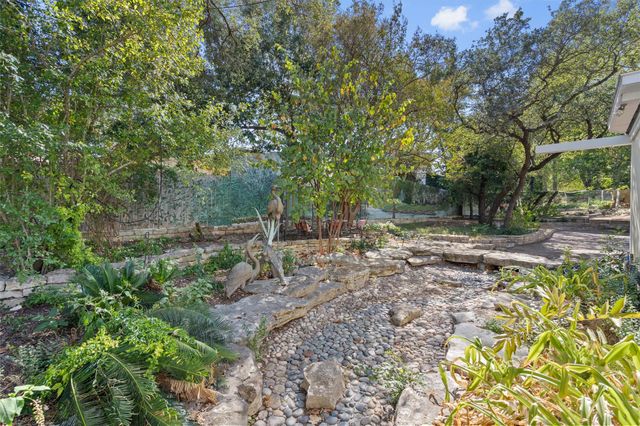 7111 Sungate DR, Austin, TX 78731