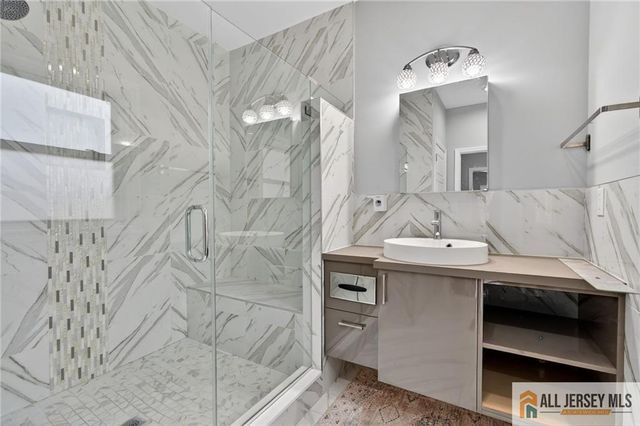 19 Utica Road, Edison, NJ 08820