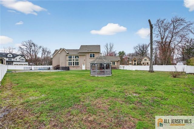 19 Utica Road, Edison, NJ 08820