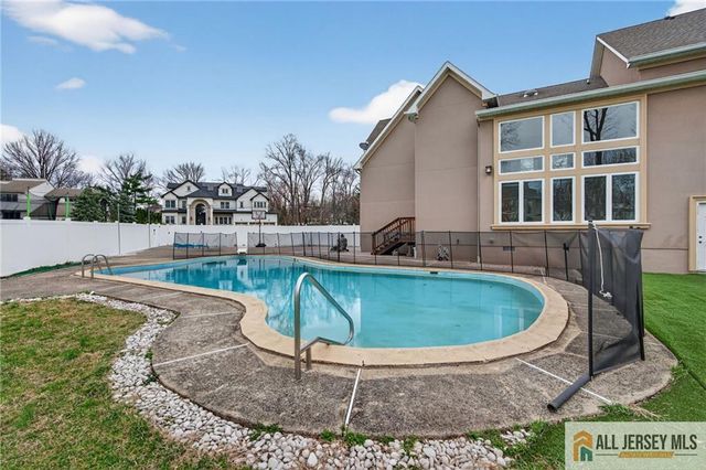 19 Utica Road, Edison, NJ 08820