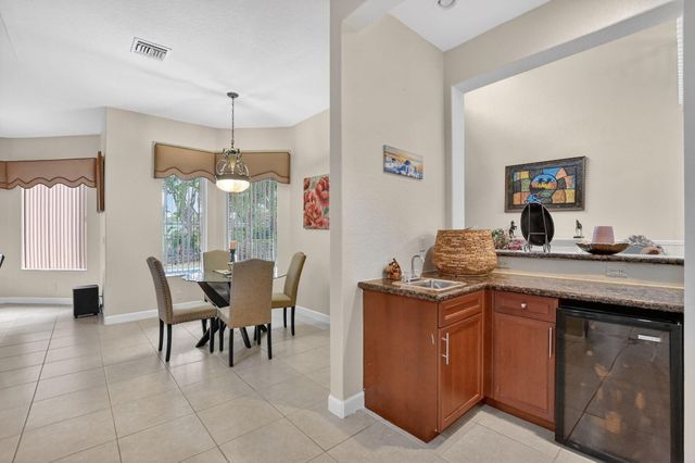 6039 Walnut Hill Drive, Lake Worth, FL 33467