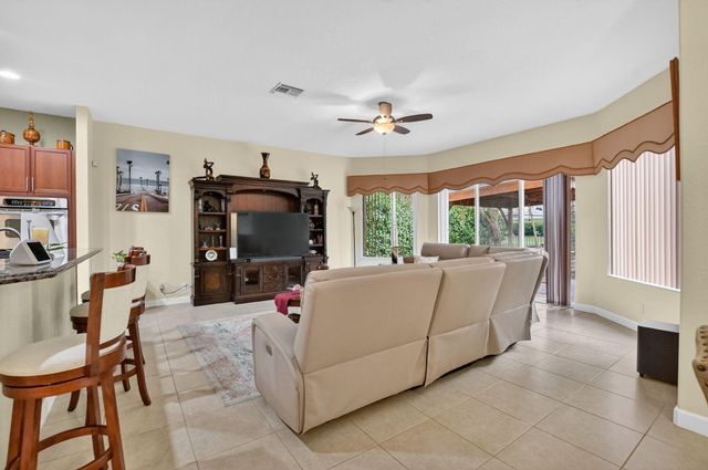 6039 Walnut Hill Drive, Lake Worth, FL 33467