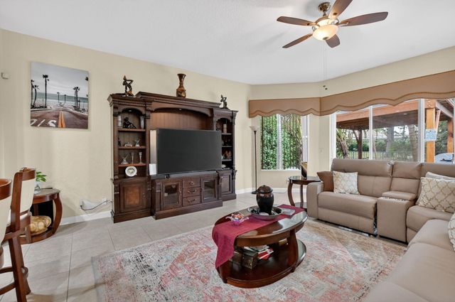 6039 Walnut Hill Drive, Lake Worth, FL 33467