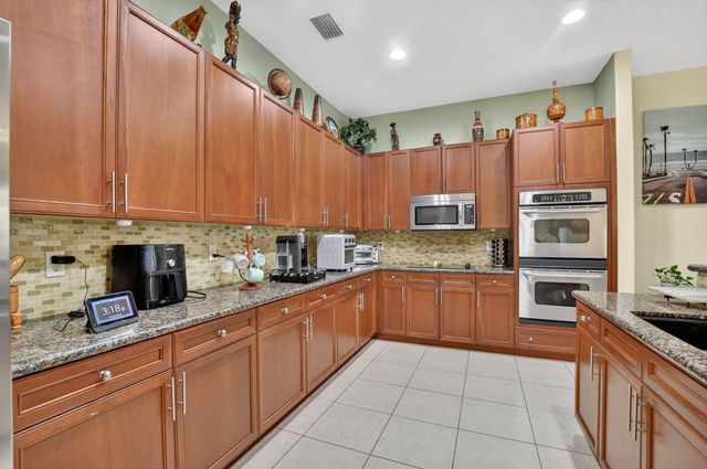 6039 Walnut Hill Drive, Lake Worth, FL 33467