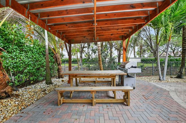 6039 Walnut Hill Drive, Lake Worth, FL 33467