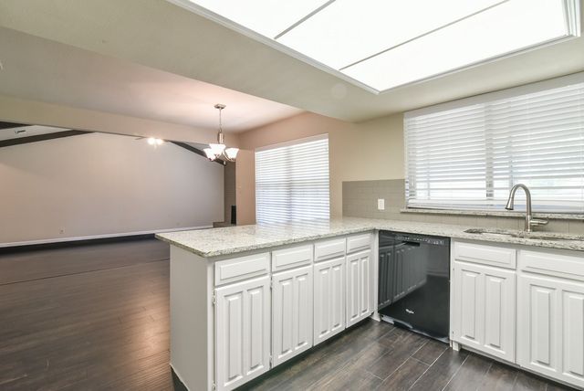 1808 Overbrook Drive, Arlington, TX 76014