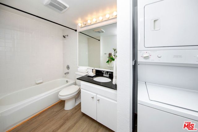 2960 Neilson Way 304, Santa Monica, CA 90405