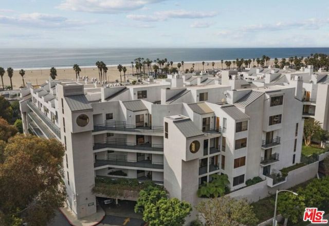 2960 Neilson Way 304, Santa Monica, CA 90405