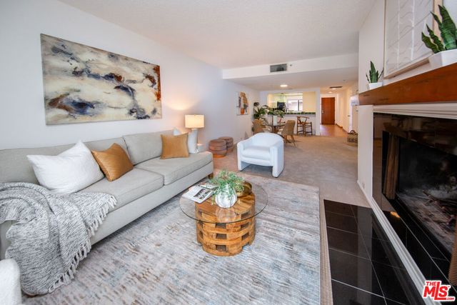 2960 Neilson Way 304, Santa Monica, CA 90405