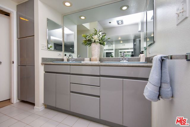 2960 Neilson Way 304, Santa Monica, CA 90405