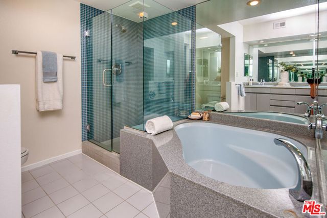 2960 Neilson Way 304, Santa Monica, CA 90405