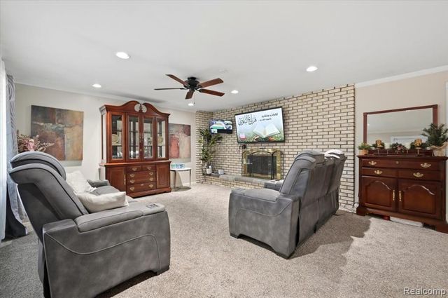 8271 Arnold Street, Dearborn Heights, MI 48127