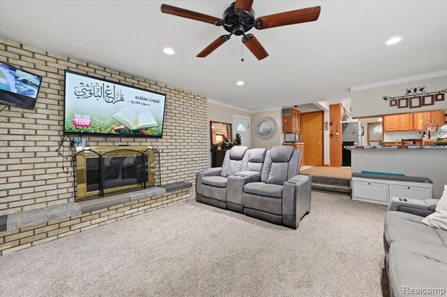 8271 Arnold Street, Dearborn Heights, MI 48127