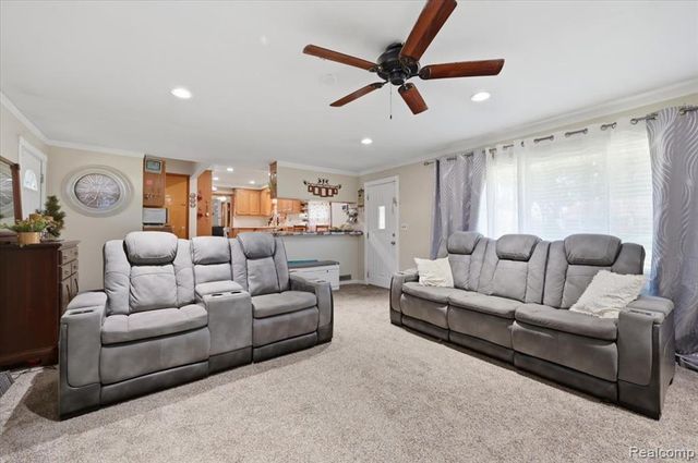 8271 Arnold Street, Dearborn Heights, MI 48127