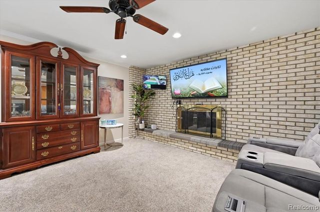 8271 Arnold Street, Dearborn Heights, MI 48127