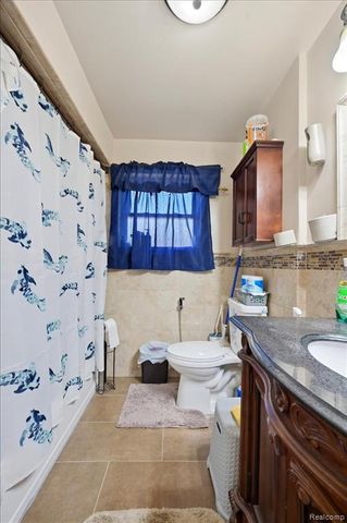 8271 Arnold Street, Dearborn Heights, MI 48127