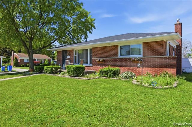 8271 Arnold Street, Dearborn Heights, MI 48127