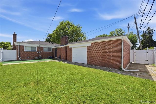 8271 Arnold Street, Dearborn Heights, MI 48127