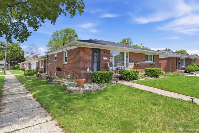 8271 Arnold Street, Dearborn Heights, MI 48127