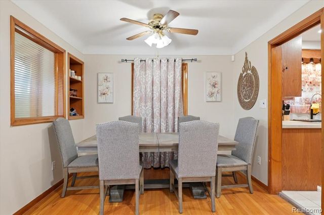8271 Arnold Street, Dearborn Heights, MI 48127