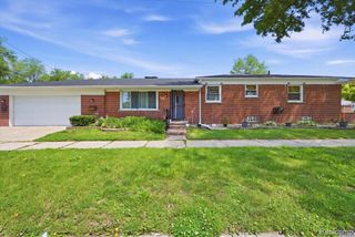 8271 Arnold Street, Dearborn Heights, MI 48127