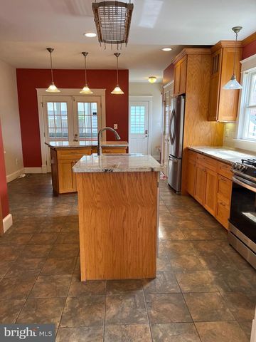 2237 N WAKEFIELD ST, Arlington, VA 22207