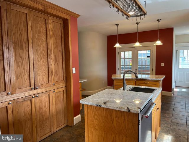 2237 N WAKEFIELD ST, Arlington, VA 22207